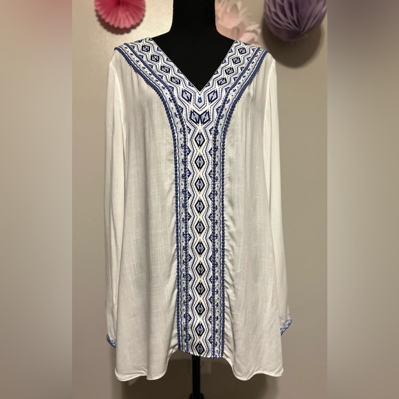 White House Black Market Tops - White House Black Market Long Sleeve Embroidered Tunic Sz 12 PTP 22”